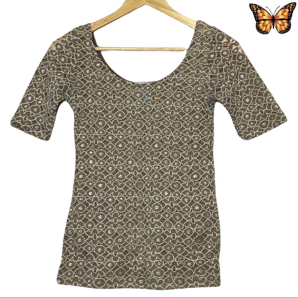 HAPPENING In The Present Half Sleeve Double Scoop Neck Size Medium.